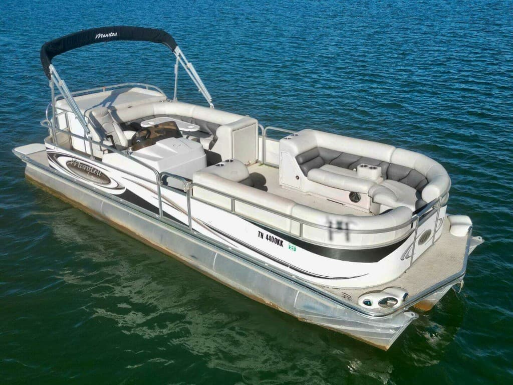 Tritoon on Fort Loudoun Lake for a Vols weekend
